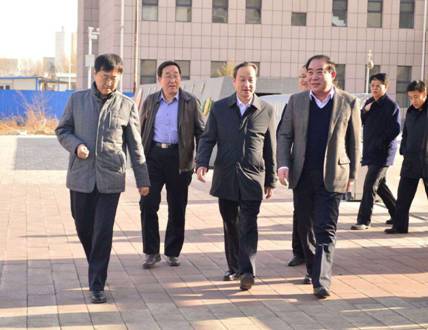 農(nóng)畜產(chǎn)品質(zhì)量和食品安全——富農(nóng)強(qiáng)企的動脈內(nèi)蒙古農(nóng)牧業(yè)廳主要領(lǐng)導(dǎo)走訪呼市龍頭企業(yè)關(guān)心食品安全  關(guān)注企業(yè)發(fā)展