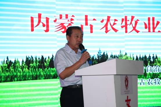 產(chǎn)業(yè)大咖齊聚草原青城，共享饕餮智慧盛宴----2015內(nèi)蒙古農(nóng)牧業(yè)產(chǎn)業(yè)化發(fā)展論壇召開