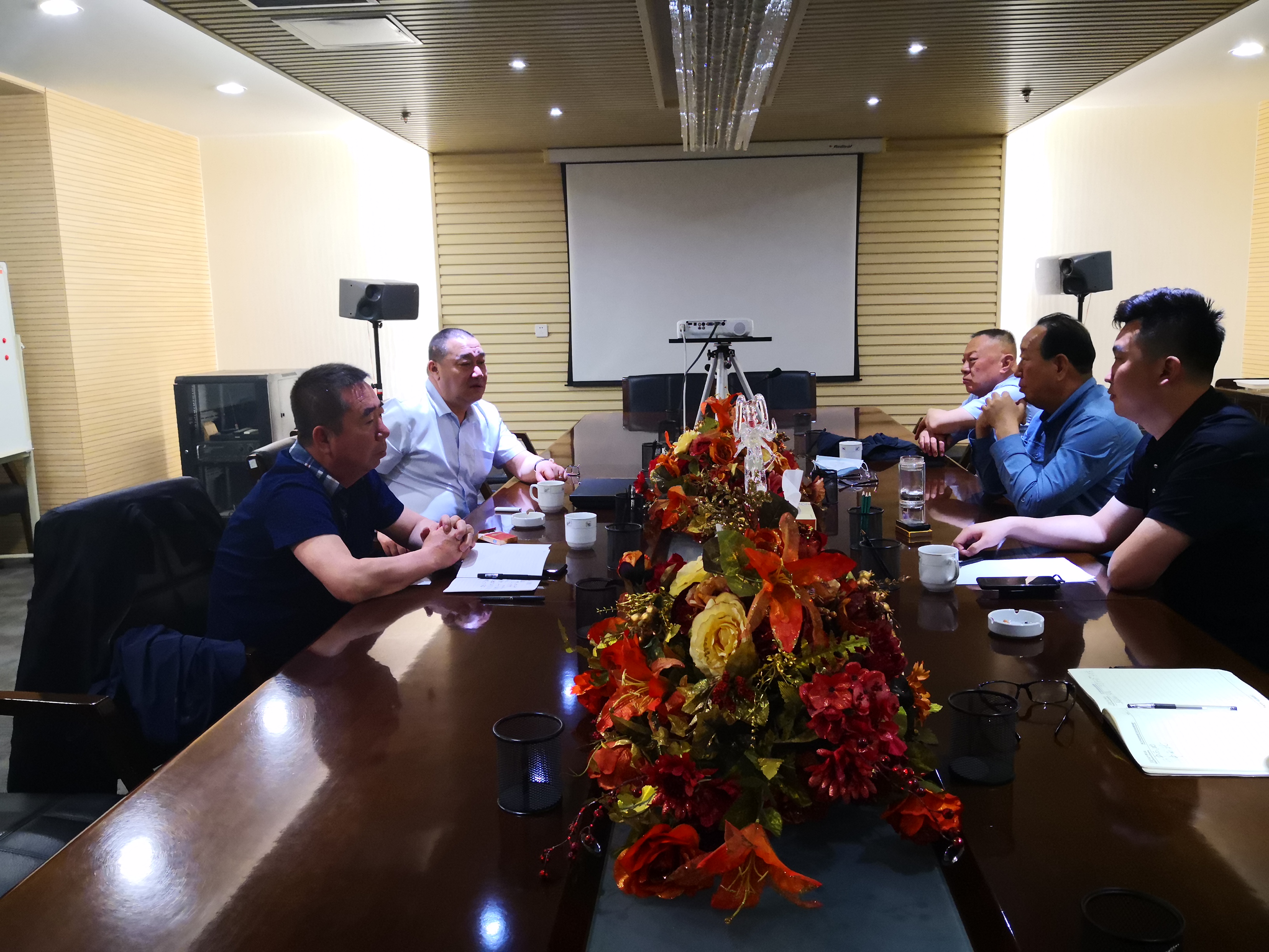 周勇會長在呱呱叫實(shí)業(yè)(集團(tuán))有限公司學(xué)習(xí)調(diào)研