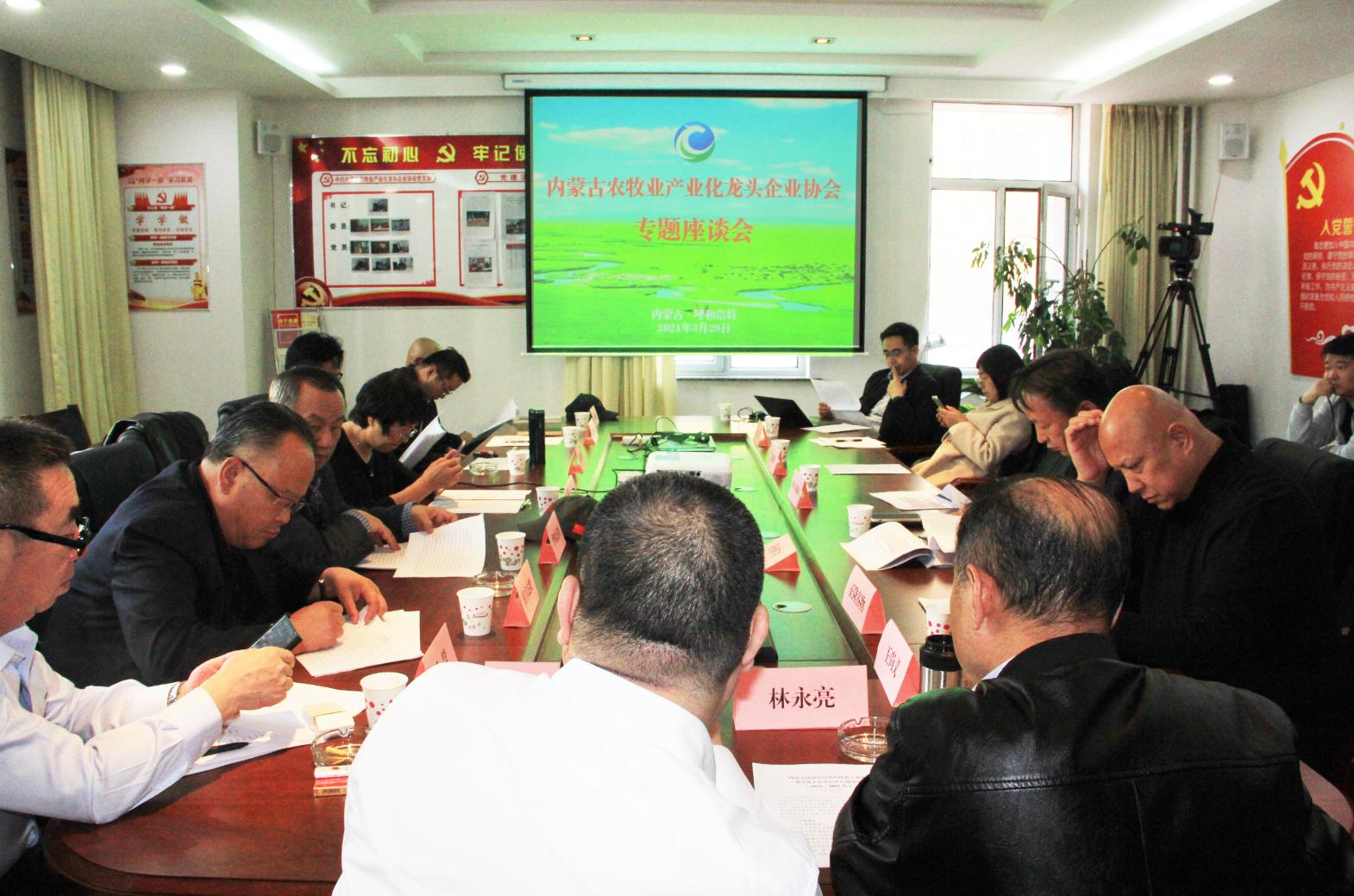 建言獻策，充分發(fā)揮協(xié)會的組織協(xié)調(diào)能力