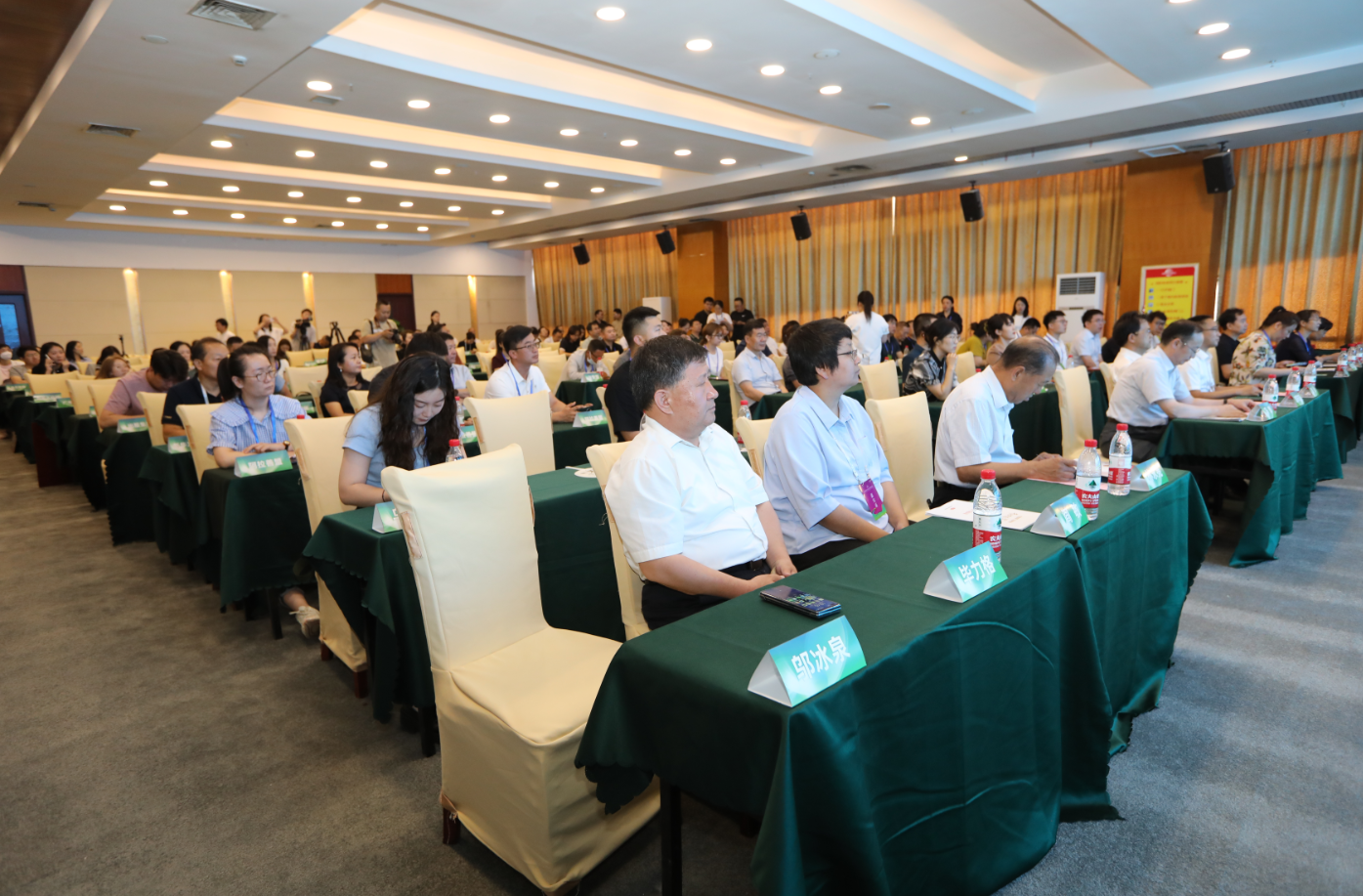 2023第八屆內(nèi)蒙古農(nóng)畜產(chǎn)品包裝設(shè)計(jì)競(jìng)賽成果發(fā)布會(huì)在國(guó)際會(huì)展中心召開